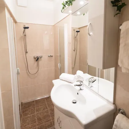 Apartament Romanin *